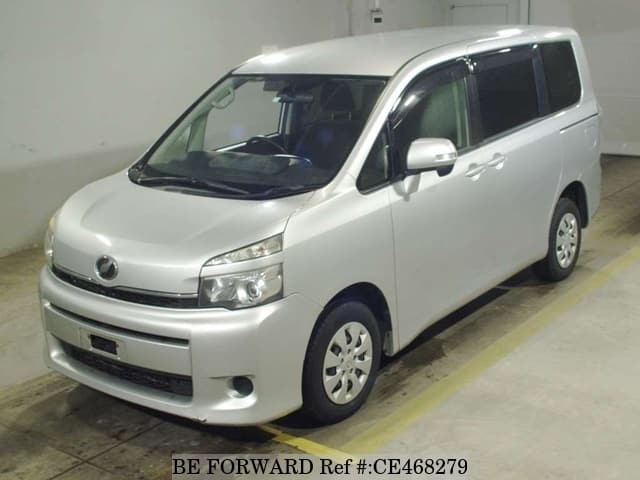 Toyota VOXY TRANS X — фото 1
