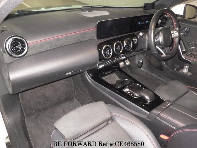 Mercedes-Benz A-CLASS A200D AMG LINE — фото 3