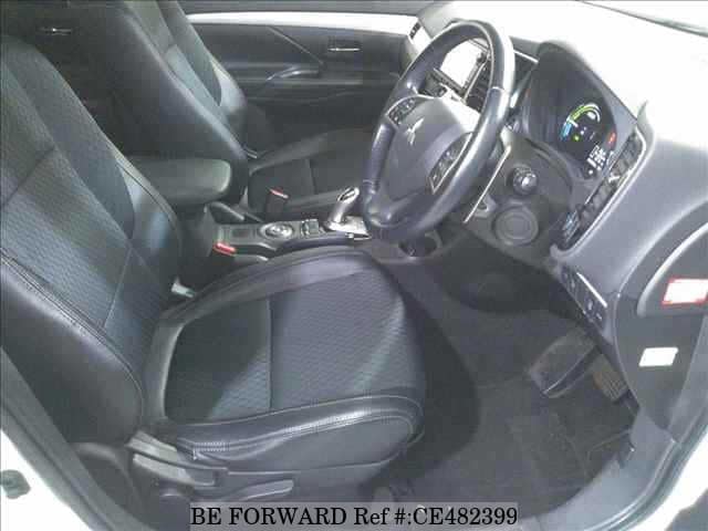 MITSUBISHI OUTLANDER PHEV G NAVI PACKAGE — фото 4