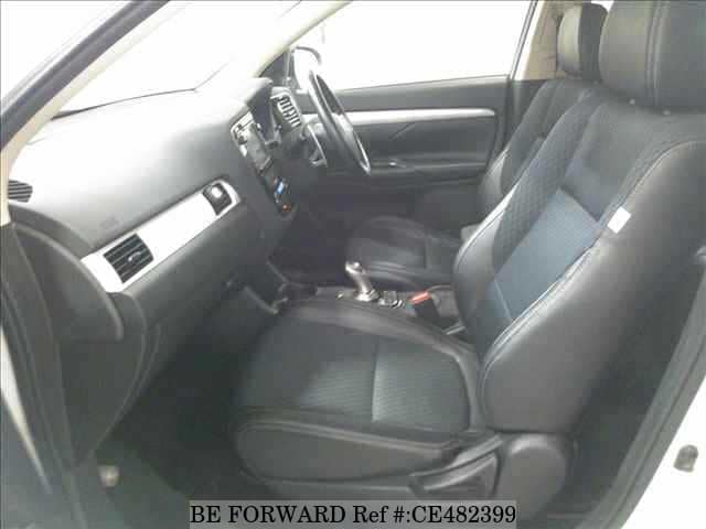 MITSUBISHI OUTLANDER PHEV G NAVI PACKAGE — фото 3