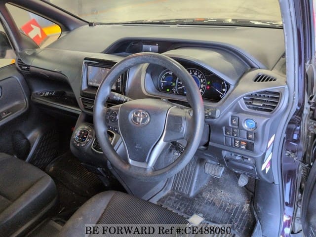 Toyota NOAH HYBRID X — фото 3