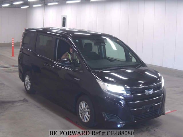 Toyota NOAH HYBRID X — фото 4
