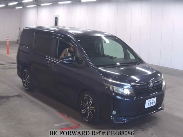 Toyota VOXY V — фото 4