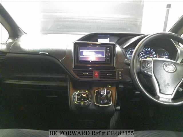 Toyota VOXY HYBRID X — фото 5