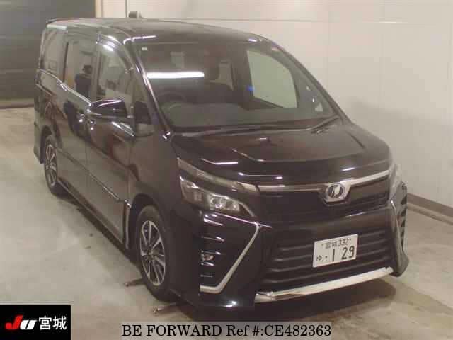 Toyota VOXY ZS — фото 1