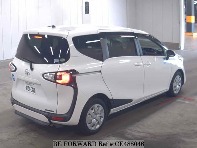 Toyota SIENTA X — фото 2
