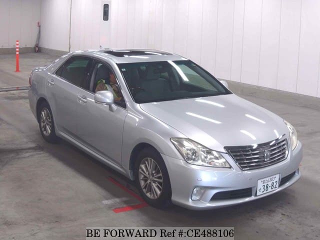 Toyota CROWN ROYAL SALOON — фото 4