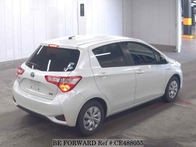 Toyota VITZ HYBRID F — фото 2