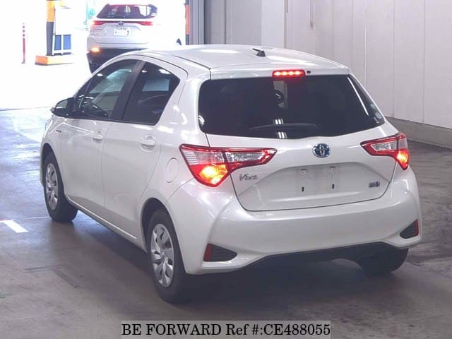 Toyota VITZ HYBRID F — фото 3