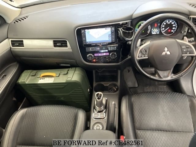 MITSUBISHI OUTLANDER PHEV G NAVI PACKAGE — фото 3