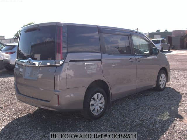 Toyota NOAH X — фото 5