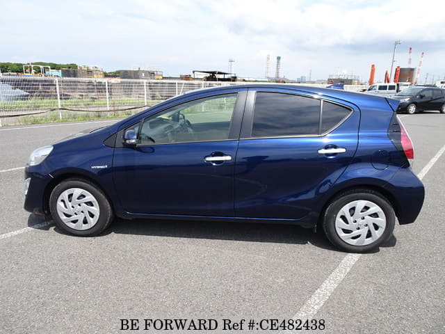 Toyota AQUA HYBRID S STYLE BLACK — фото 2