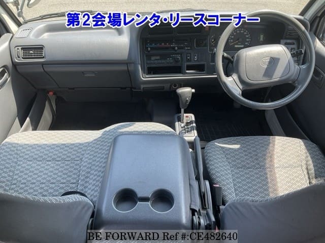 Toyota HIACE COMMUTER — фото 3