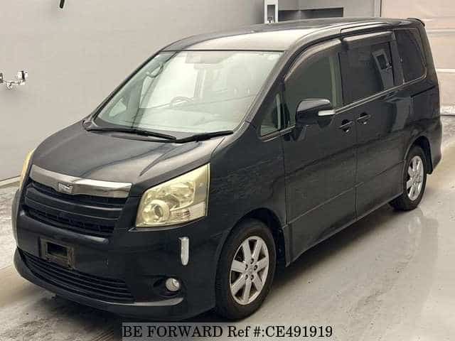 Toyota NOAH S — фото 1