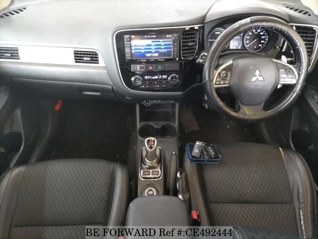 MITSUBISHI OUTLANDER PHEV G NAVI PACKAGE — фото 4