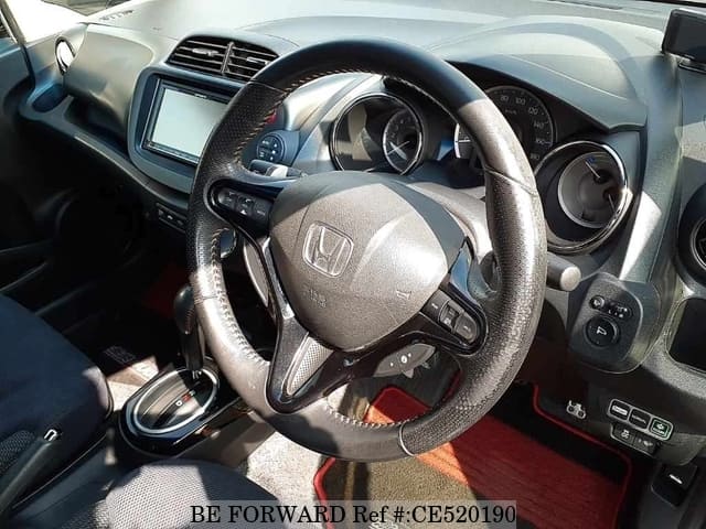 Honda FIT HYBRID RS — фото 3