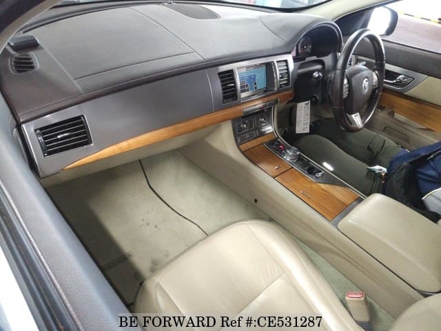 JAGUAR XF — фото 4