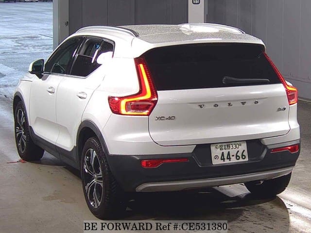 VOLVO XC40 HYBRID B4 INSCRIPTION — фото 3