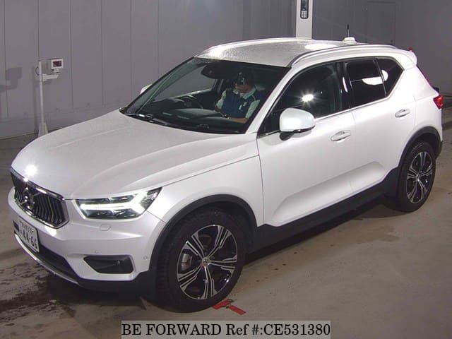 VOLVO XC40 HYBRID B4 INSCRIPTION — фото 1