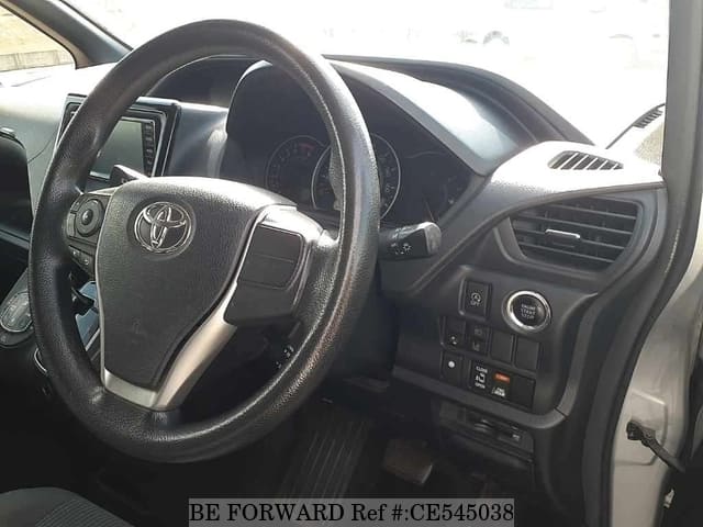 Toyota NOAH X MULTI UTILITY — фото 3