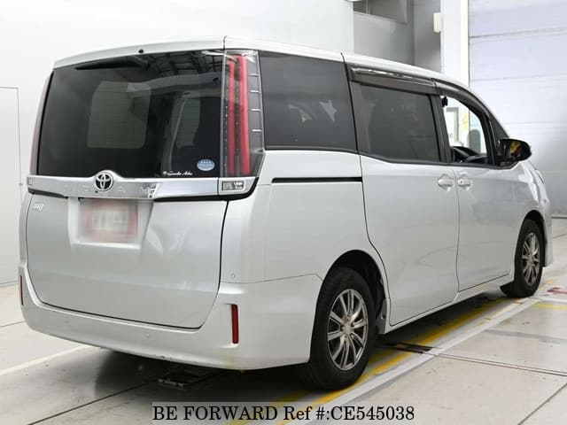 Toyota NOAH X MULTI UTILITY — фото 2