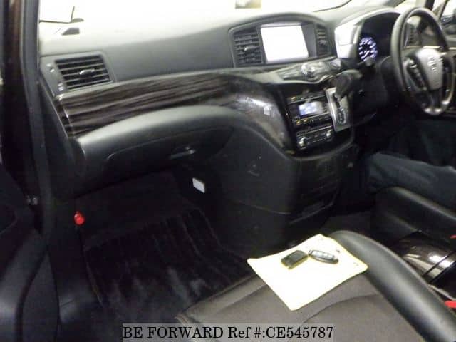 Nissan ELGRAND 350 HIGHWAYSTAR URBAN CHROME — фото 3