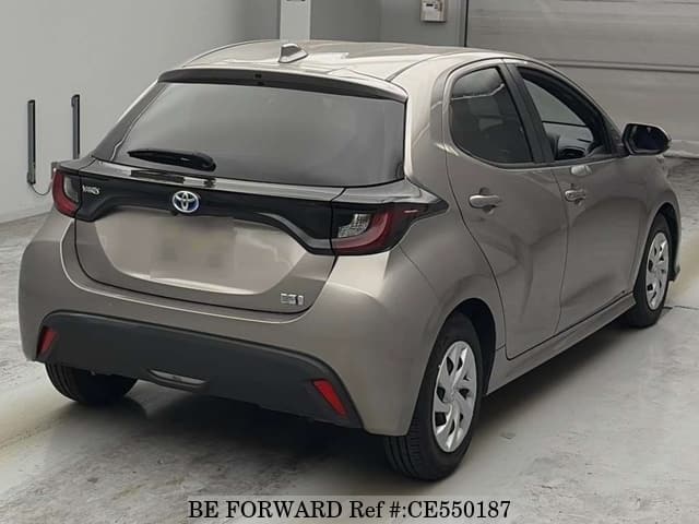 Toyota YARIS HYBRID X — фото 2