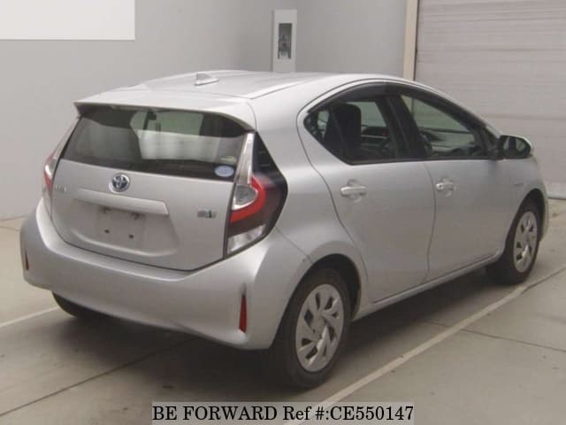 Toyota AQUA HYBRID L — фото 2