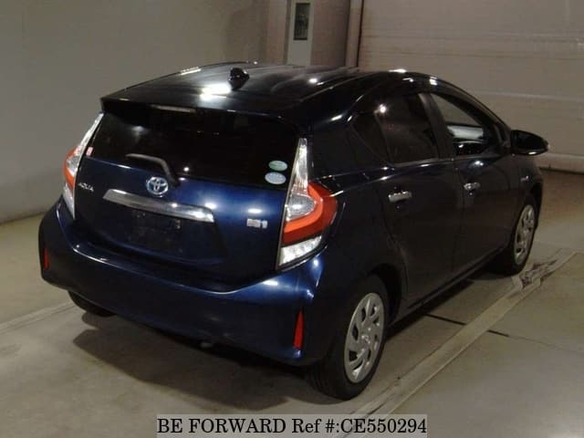 Toyota AQUA HYBRID — фото 2