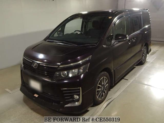 Toyota VOXY ZS — фото 1
