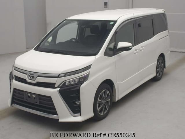 Toyota VOXY ZS — фото 1