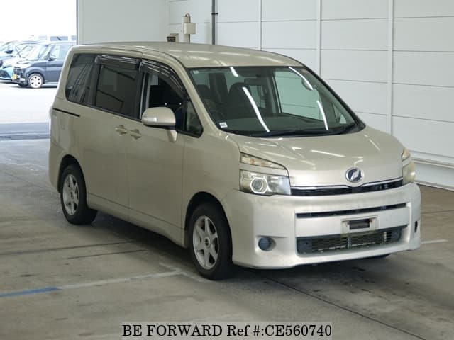 Toyota VOXY X L EDITION — фото 1