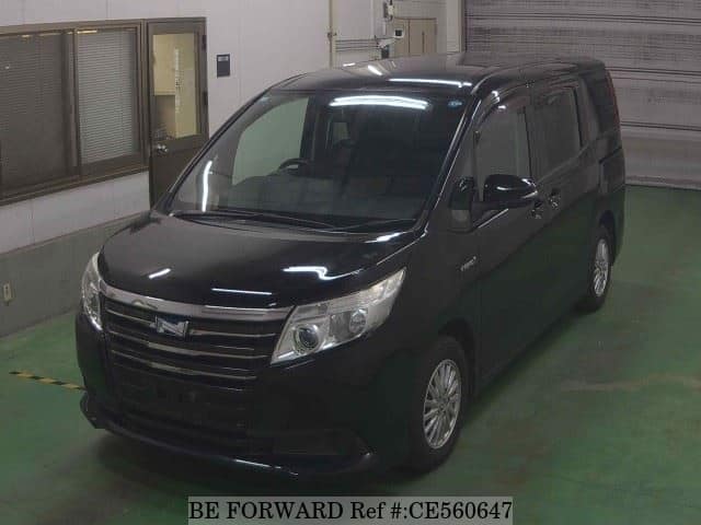 Toyota NOAH HYBRID X — фото 1
