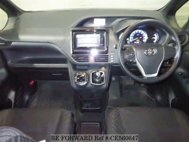 Toyota NOAH HYBRID X — фото 3