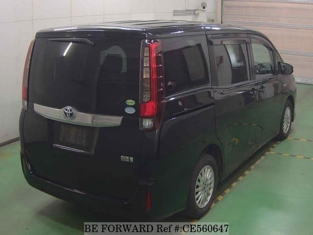 Toyota NOAH HYBRID X — фото 2