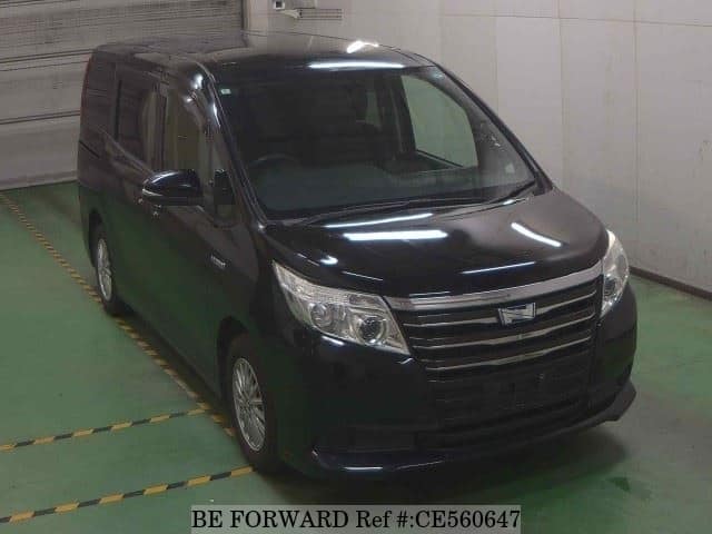Toyota NOAH HYBRID X — фото 4