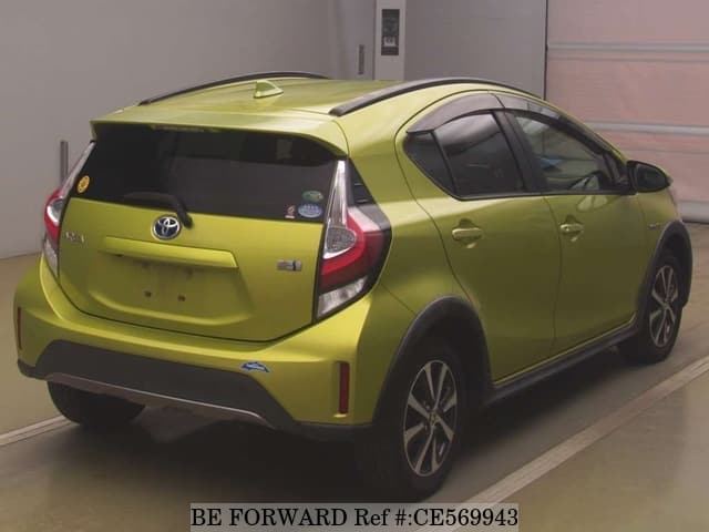Toyota AQUA HYBRID CROSSOVER — фото 2