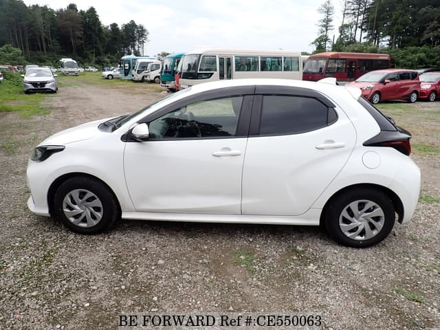 Toyota YARIS HYBRID X — фото 2