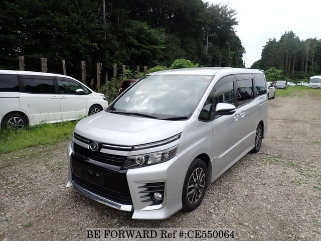 Toyota VOXY ZS — фото 1