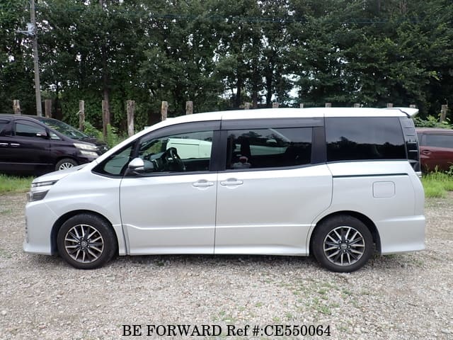 Toyota VOXY ZS — фото 2