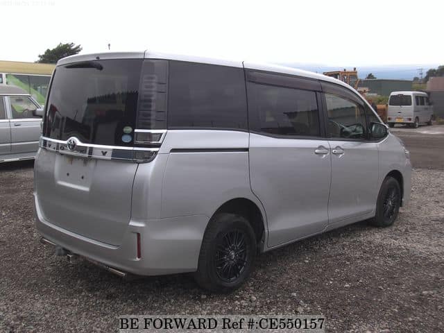 Toyota VOXY X — фото 5