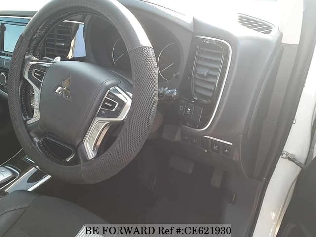 MITSUBISHI OUTLANDER PHEV G NAVI PACKAGE — фото 3