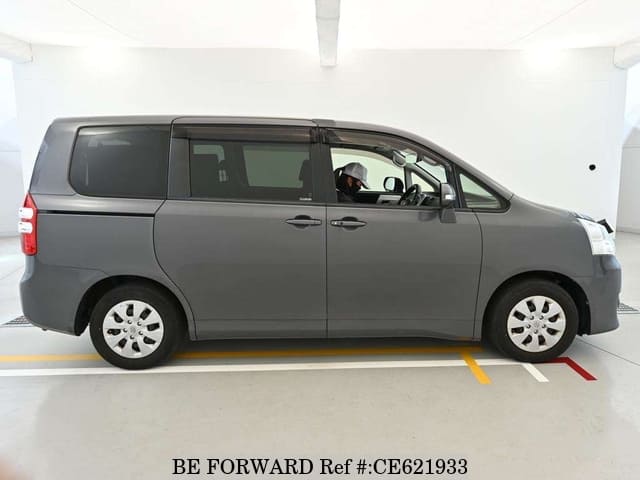Toyota NOAH X SPECIAL EDITION — фото 5