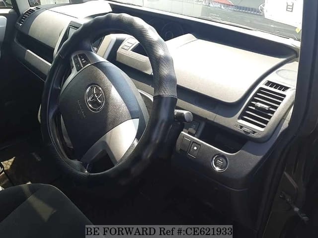 Toyota NOAH X SPECIAL EDITION — фото 3