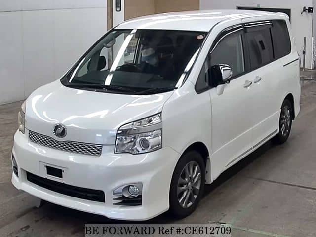 Toyota VOXY ZS KIRAMEKI 3 — фото 1