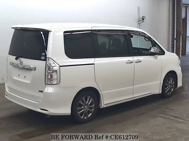 Toyota VOXY ZS KIRAMEKI 3 — фото 2