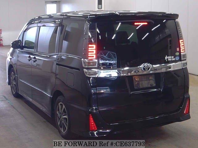 Toyota VOXY ZS — фото 3