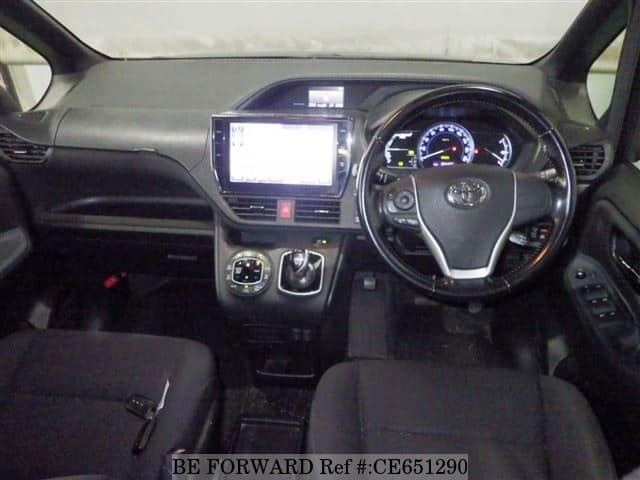 Toyota NOAH HYBRID G — фото 3