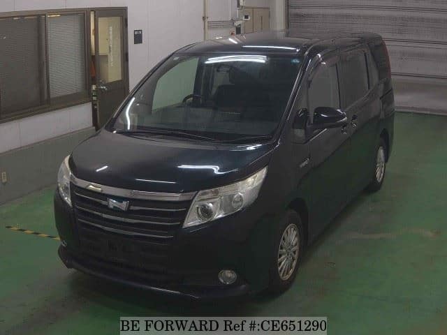 Toyota NOAH HYBRID G — фото 1