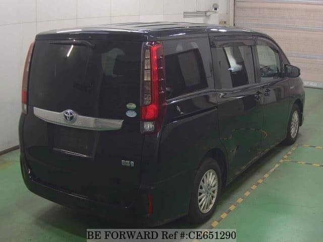 Toyota NOAH HYBRID G — фото 2